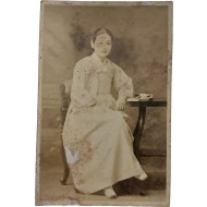 [12] '키쿠타(菊田) 사진관'에서 촬영·제작된 조선인 여성의 명함판(Carte de Visite) 초상 사진